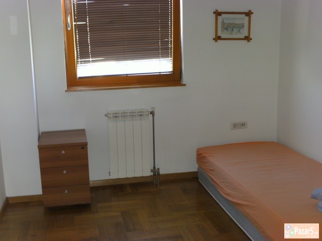 СЕ ПРОДАВА 4-СОБЕН СТАН ВО ДЕБАР МААЛО