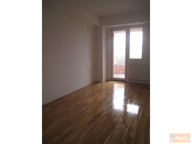 Се продава нов двособен стан на јужен булевар