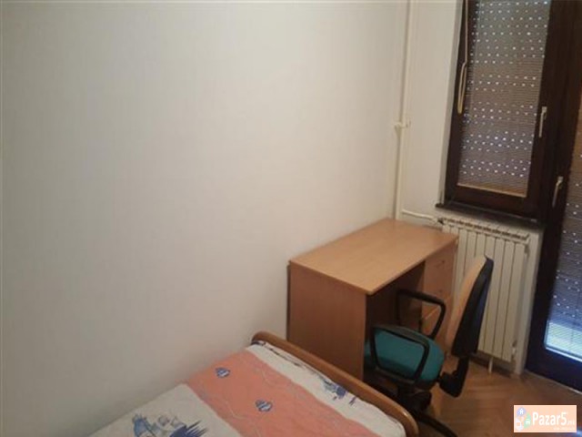 Se Iznajmuva Trosoben Stan Vo Kapishtec