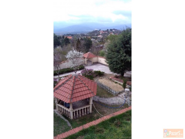 Plac So Kuka Vo Gorno Sonje - Kostan