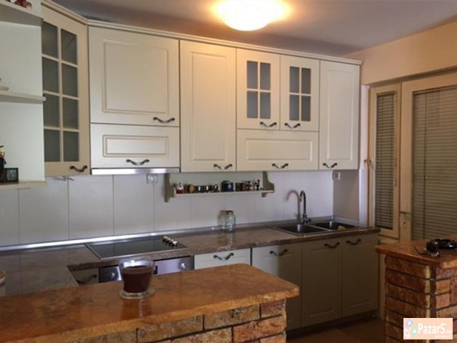 СЕ ИЗДАВА ТРОСОБЕН СТАН ВО ЦЕНТАР