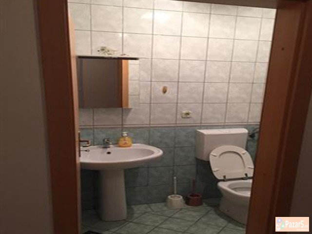 СЕ ИЗДАВА ТРОСОБЕН СТАН ВО КИСЕЛА ВОДА