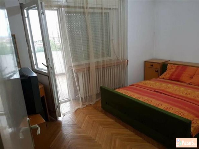 СЕ ИЗДАВА ТРОСОБЕН СТАН ВО АЕРОДРОМ