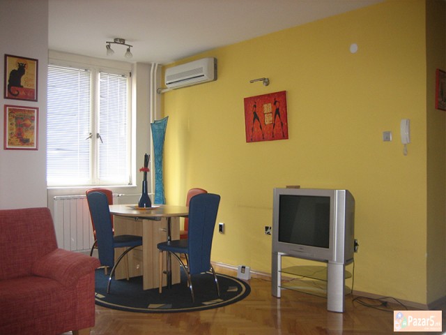 СЕ ИЗДАВА ТРОСОБЕН СТАН КАЈ УНИВЕРЗАЛНА