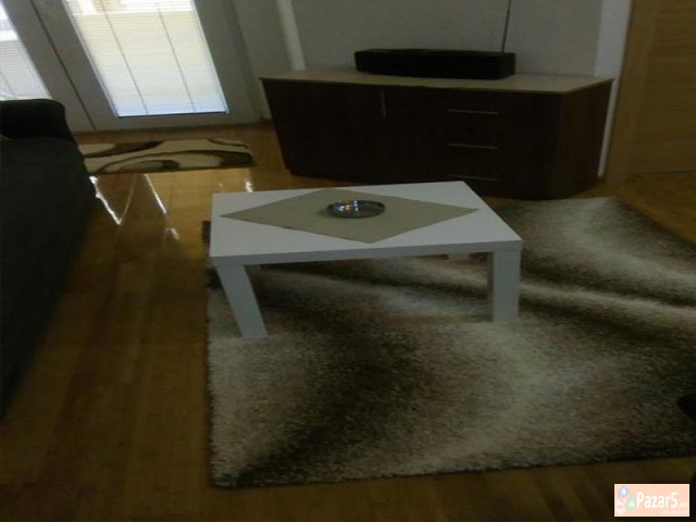 СЕ ИЗДАВА ДВОСОБЕН СТАН ВО АЕРОДРОМ