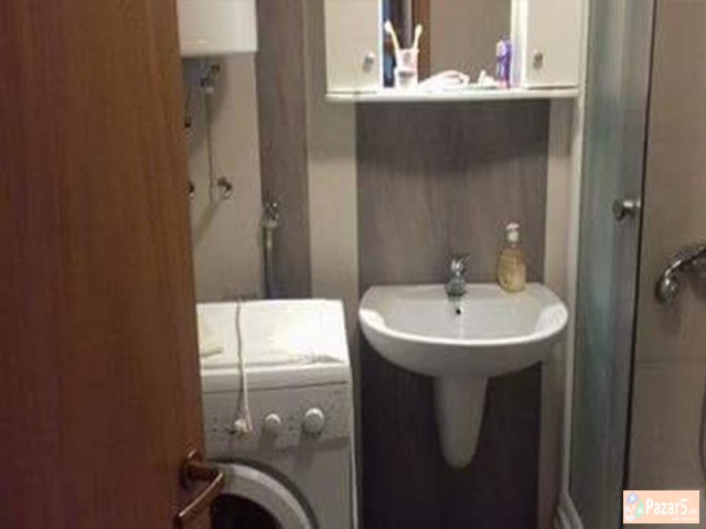 СЕ ИЗДАВА ТРОСОБЕН СТАН КАЈ УНИВЕРЗАЛНА САЛА