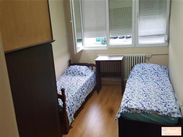 СЕ ИЗДАВА ТРОСОБЕН СТАН КАЈ НОВА ЖЕЛЕЗНИЧКА