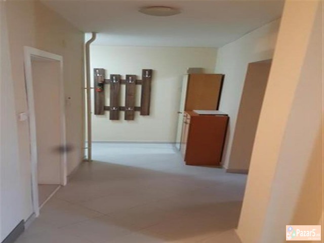 СЕ ИЗДАВА ТРОСОБЕН СТАН КАЈ НОВА ЖЕЛЕЗНИЧКА