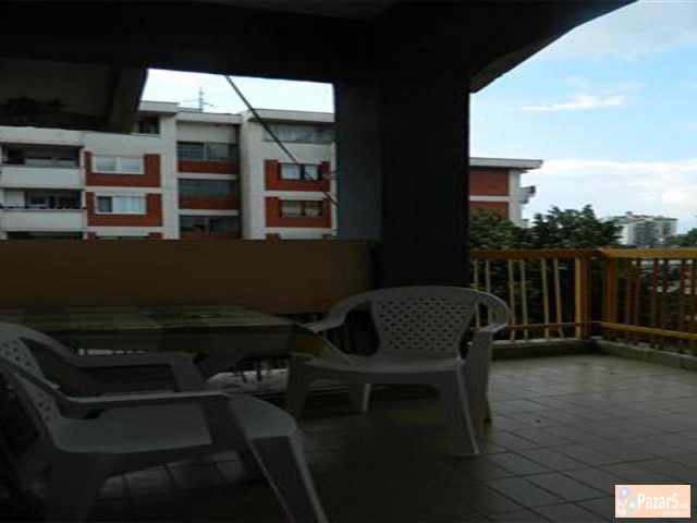 СЕ ИЗДАВА ЧЕТИРИСОБЕН СТАН ВО АЕРОДРОМ