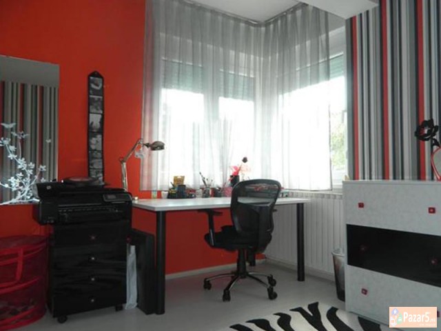 СЕ ИЗДАВА ЧЕТИРИСОБЕН СТАН ВО АЕРОДРОМ