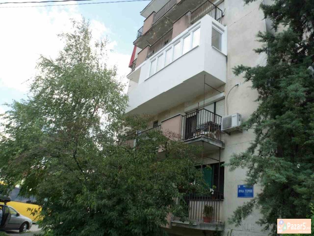 Se Prodava Kompletno Renoviran Stan