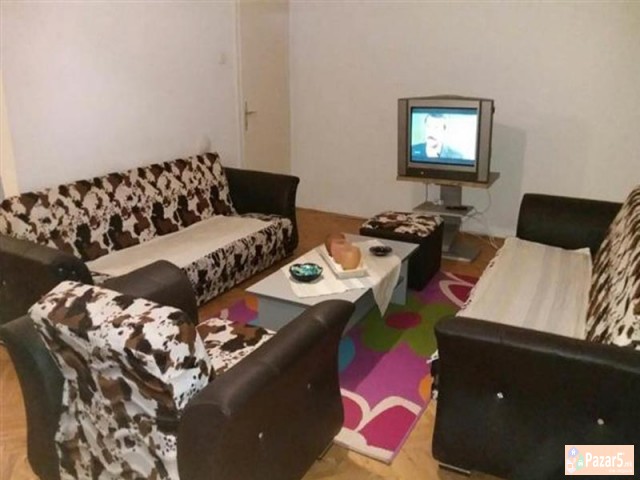 СЕ ИЗДАВА ТРОСОБЕН СТАН ВО АВТОКОМАНДА