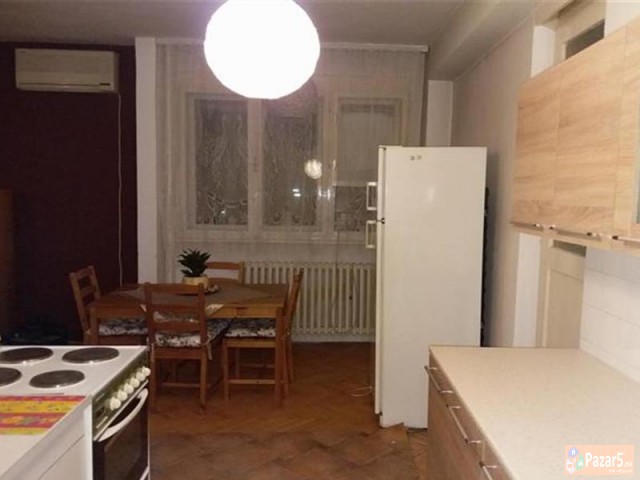 СЕ ИЗДАВА ТРОСОБЕН СТАН ВО АВТОКОМАНДА