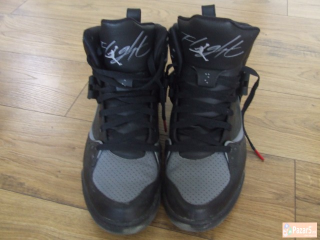 Продавам патики Џорданки