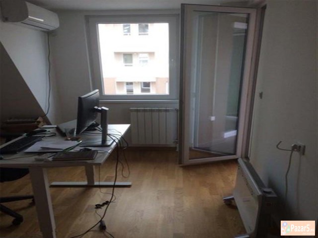 СЕ ИЗДАВА ТРОСОБЕН ПРАЗЕН СТАН ВО АЕРОДРОМ