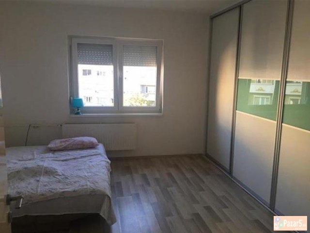 СЕ ИЗДАВА ЧЕТВОРОСОБЕН СТАН ВО ЦЕНТАР