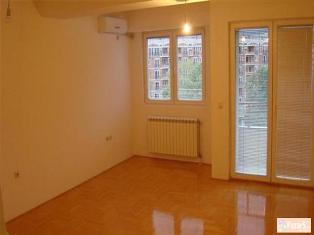 СЕ ИЗДАВА ПРАЗЕН ТРОСОБЕН СТАН ВО АЕРОДРОМ