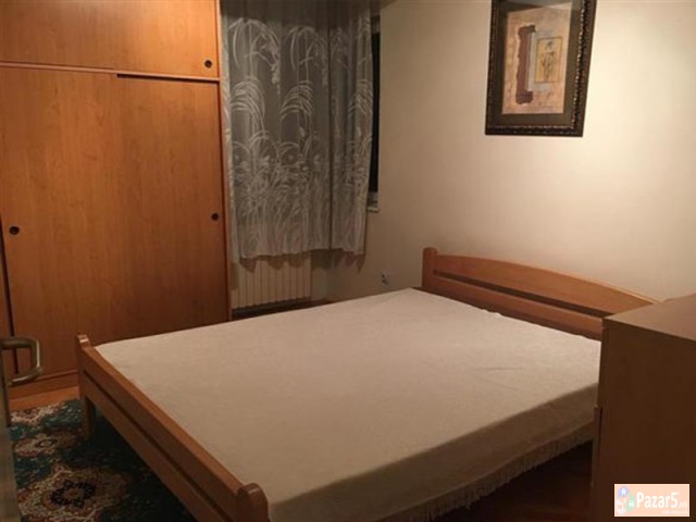 СЕ ИЗДАВА ТРОСОБЕН СТАН ВО АЕРОДРОМ