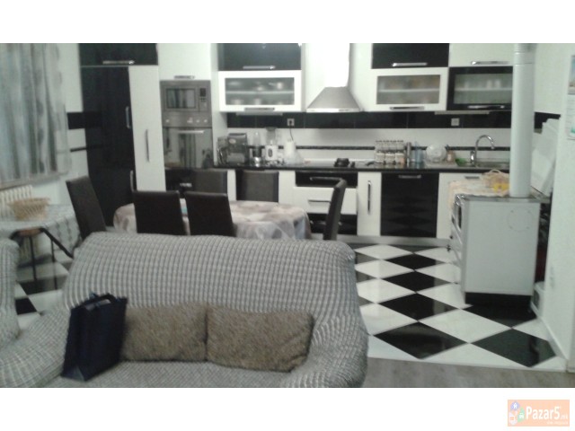 Se Prodava Kuka Vo Cento