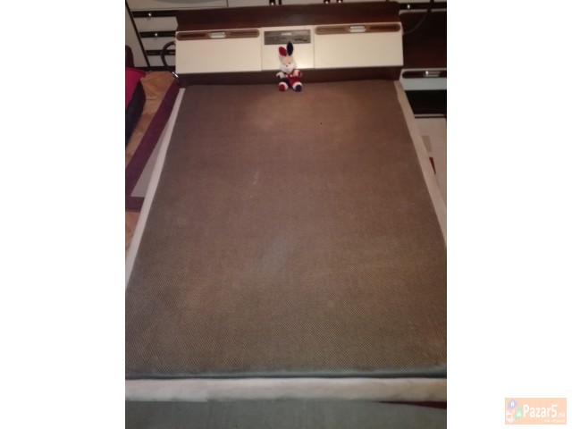 Lezaj Za Spalna Soba