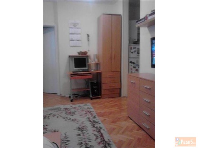 Стан со двор во Козле кај Германска амбасада