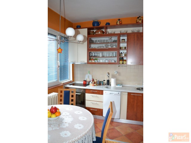 Продавам стан во Центар 64 M2 - Цена по договор