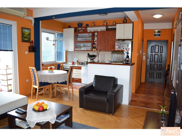 Продавам стан во Центар 64 M2 - Цена по договор