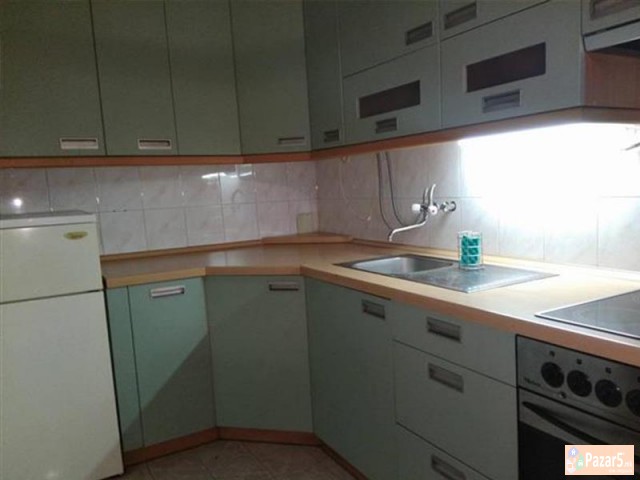 СЕ ИЗДАВА ДВОСОБЕН СТАН КАЈ НОВА ЖЕЛЕЗНИЧКА