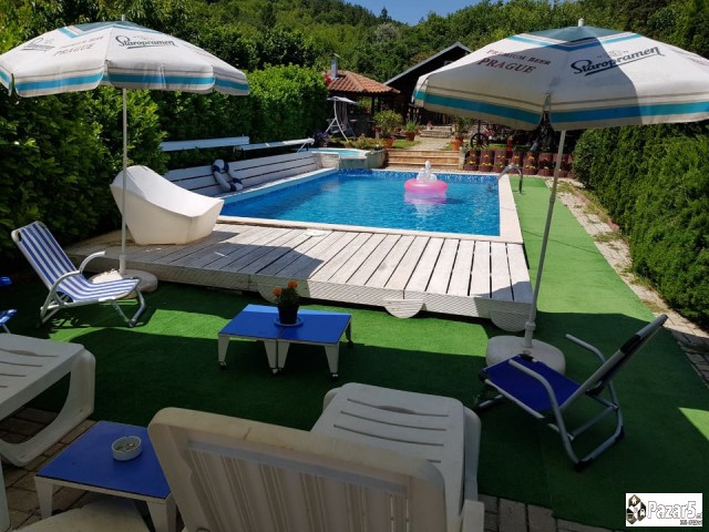 IZDAVAM PLAC NA VODNO ZA MOMINSKA VECER