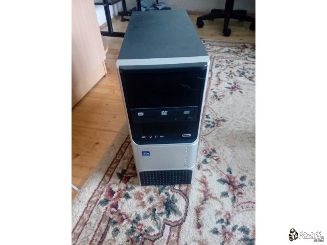 Se prodavaat dva monitora,kukiste, zvucnici i tast