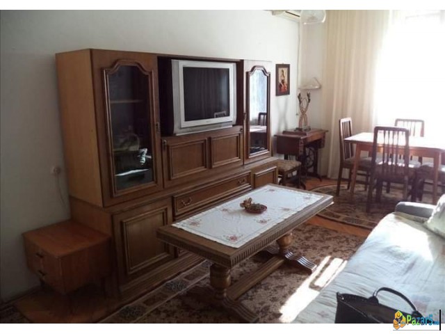 Prodavam stan prv sprat do pazar 077975012