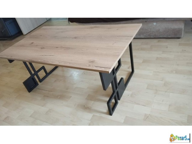 Се продава клуб маса