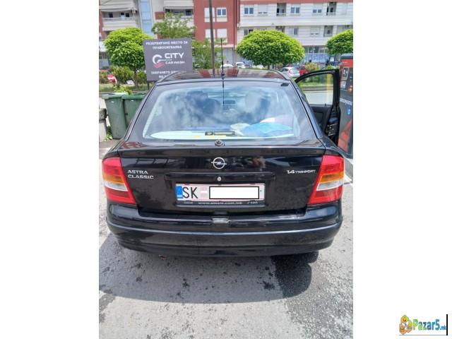 Продавам Опел Астра