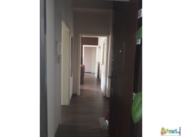 Стан во центар