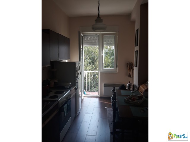 Стан во центар