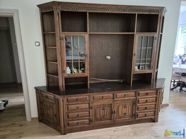 Дрвена комода