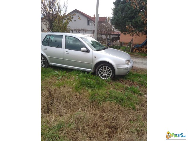 Продавам голф