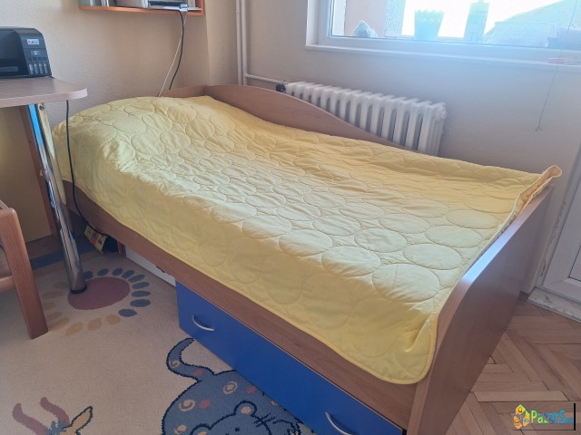 Детска-кревети и полици