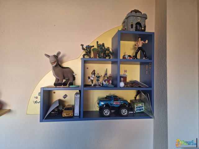 Детска-кревети и полици