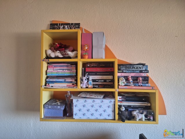 Детска-кревети и полици