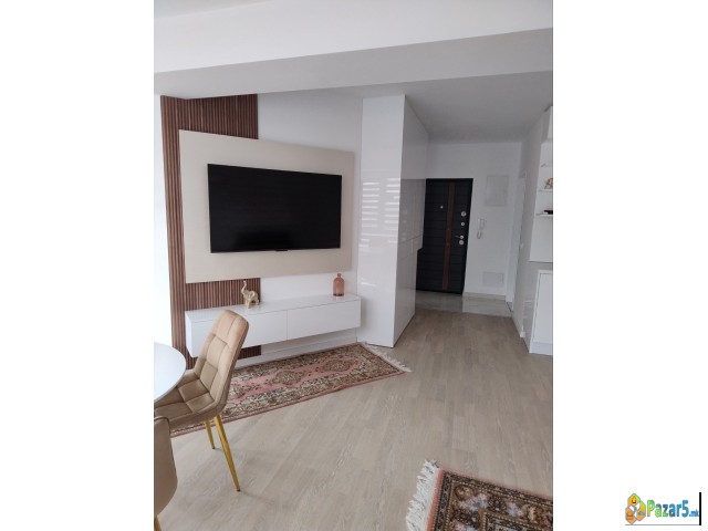 Moderen trosoben nov stan vo nova zgrada