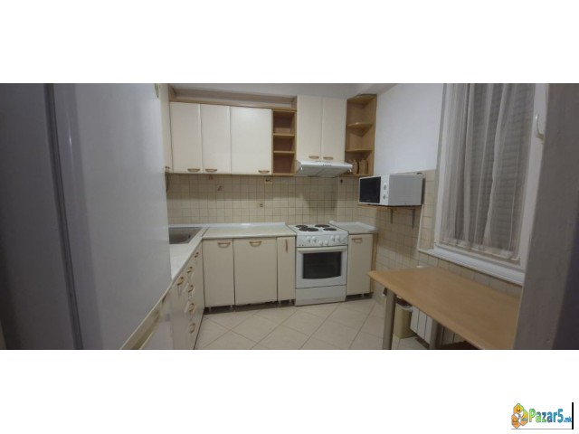 Se Izdava Trosoben Stan Vo Topansko Pole