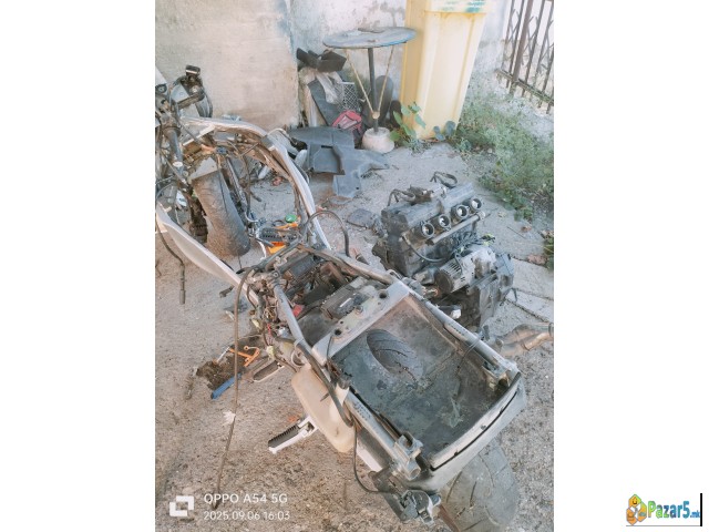 Se Prodava Suzuki Rf900