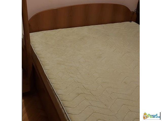 Се продава брачен кревет