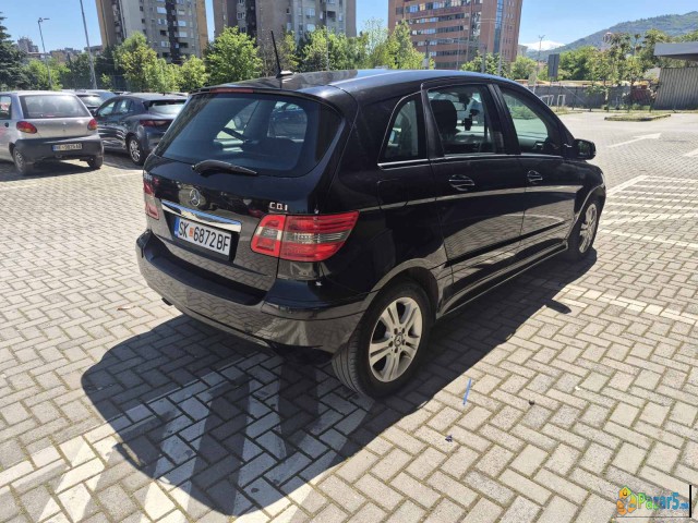 Mercedes B 180