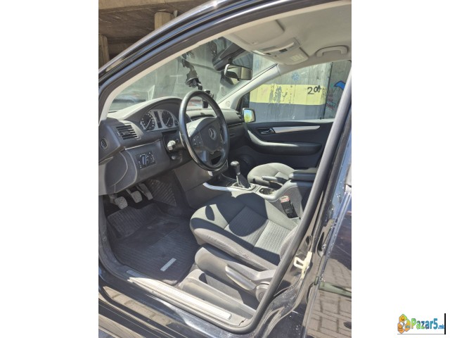 Mercedes B 180