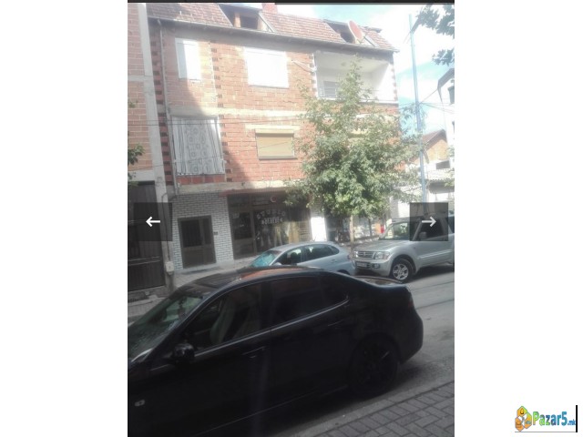 Se Prodava Kukja Vo Centarot Na Gradot