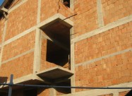Продавам куќа карабина во центар на нас. Драчево 