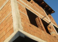 Продавам куќа карабина во центар на нас. Драчево 
