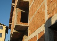 Продавам куќа карабина во центар на нас. Драчево 